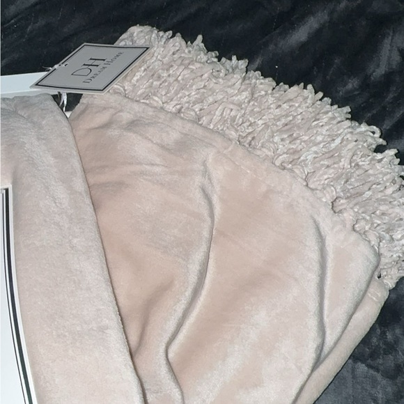 dream home plush fringe throw blanket baby pink - Picture 3 of 3
